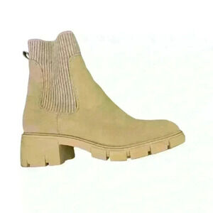 Women’s Thick heel boots size 8